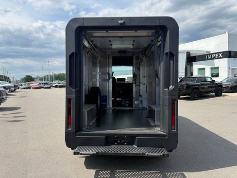 Used 2024 Chevrolet Brightdrop 400 w/ Commercial Equipment Package AWD/4WD image 20