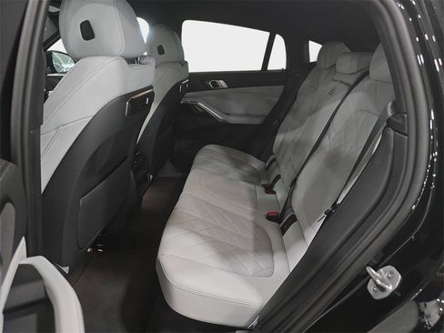 Used 2025 BMW X6 xDrive40i w/ Premium Package image 10
