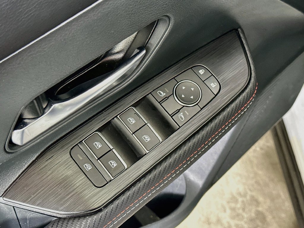 Used 2025 Nissan Kicks SR AWD/4WD image 22