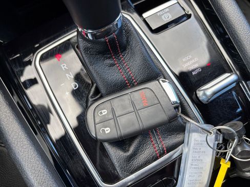 Used 2025 Jeep Compass Trailhawk image 22