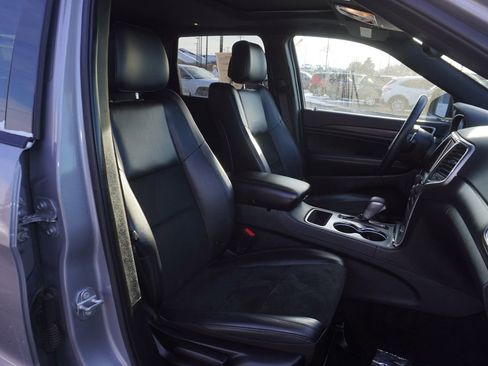 Used 2017 Jeep Grand Cherokee Altitude image 27