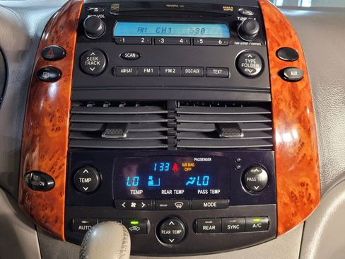 Used 2008 Toyota Sienna XLE image 28