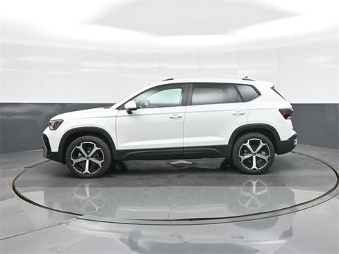 New 2026 Volkswagen Taos SEL image 4