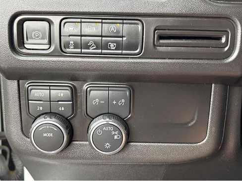 Used 2023 Chevrolet Tahoe Z71 w/ Luxury Package AWD/4WD image 29