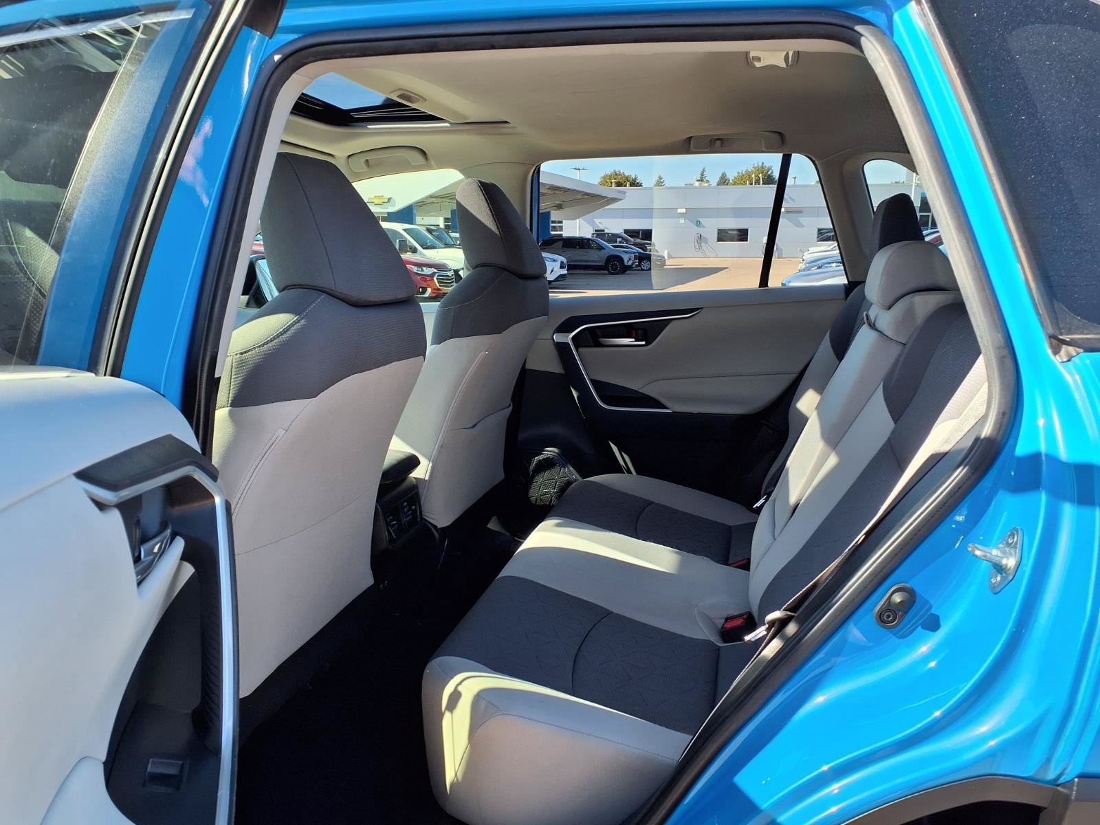 Used 2020 Toyota RAV4 XLE w/ Convenience Package FWD image 11