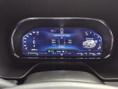 Used 2023 Chevrolet Suburban Z71 w/ Luxury Package image 14