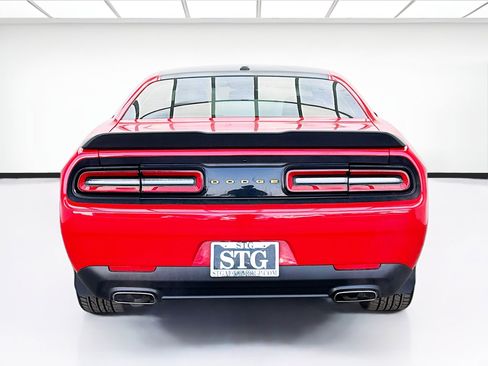 Used 2015 Dodge Challenger SXT image 5