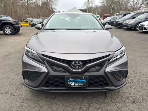 Used 2022 Toyota Camry SE w/ Cold Weather Package image 2