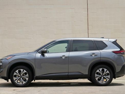 Used 2022 Nissan Rogue SV FWD image 8