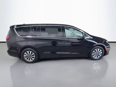 Used 2024 Chrysler Pacifica Limited FWD image 11