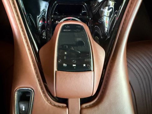 Used 2018 Aston Martin DB11 V12 RWD image 30
