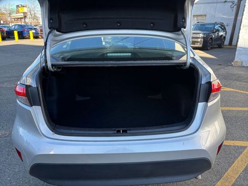 Used 2025 Toyota Corolla LE image 27