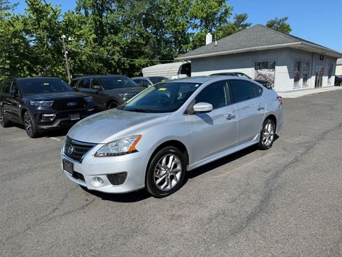 Used 2014 Nissan Sentra SR w/ SR Driver Package FWD image 3