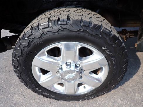 Used 2011 Chevrolet Silverado 2500 LTZ w/ Snow Plow Prep Package AWD/4WD image 11
