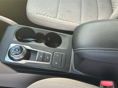 Used 2022 Ford Escape SE image 20