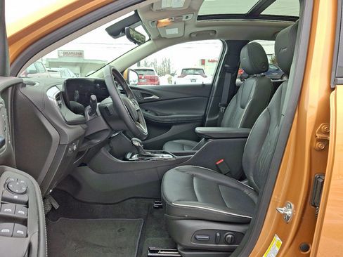 Used 2025 Buick Encore GX Avenir w/ Avenir Technology Package image 13