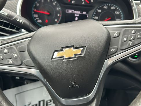 Used 2018 Chevrolet Malibu LT image 25