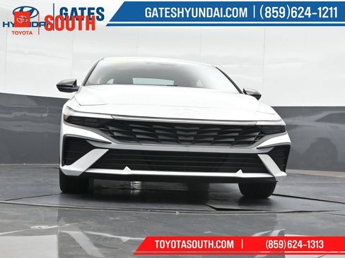 Used 2025 Hyundai Elantra Sport FWD image 43