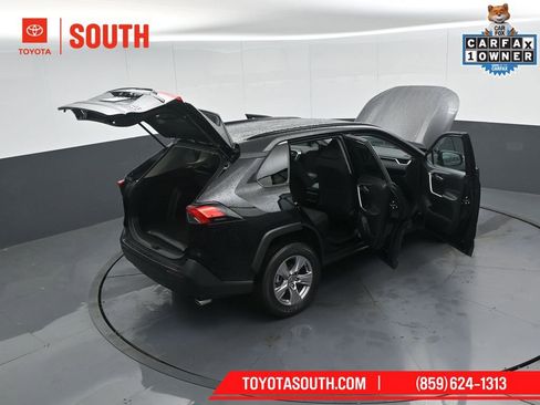 Used 2025 Toyota RAV4 XLE AWD/4WD image 51