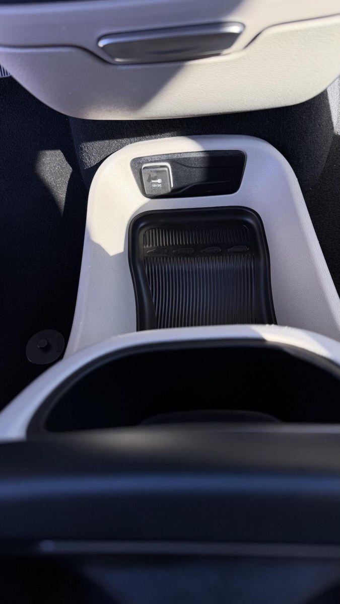 Used 2024 Chrysler Pacifica Limited FWD image 41