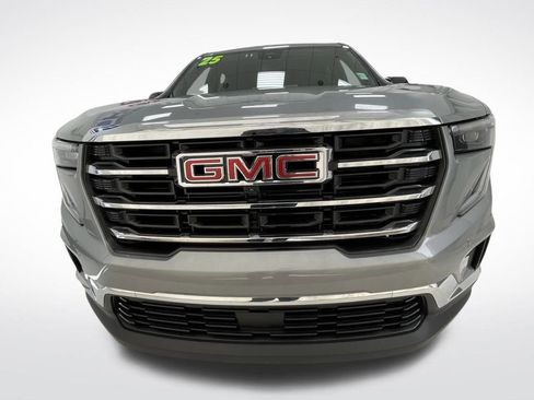 Used 2025 GMC Acadia Elevation image 2