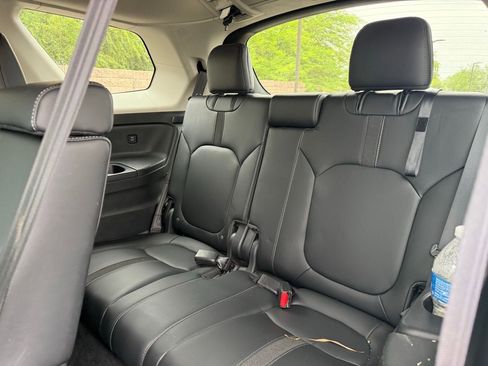 Used 2025 Honda Pilot EX-L image 9