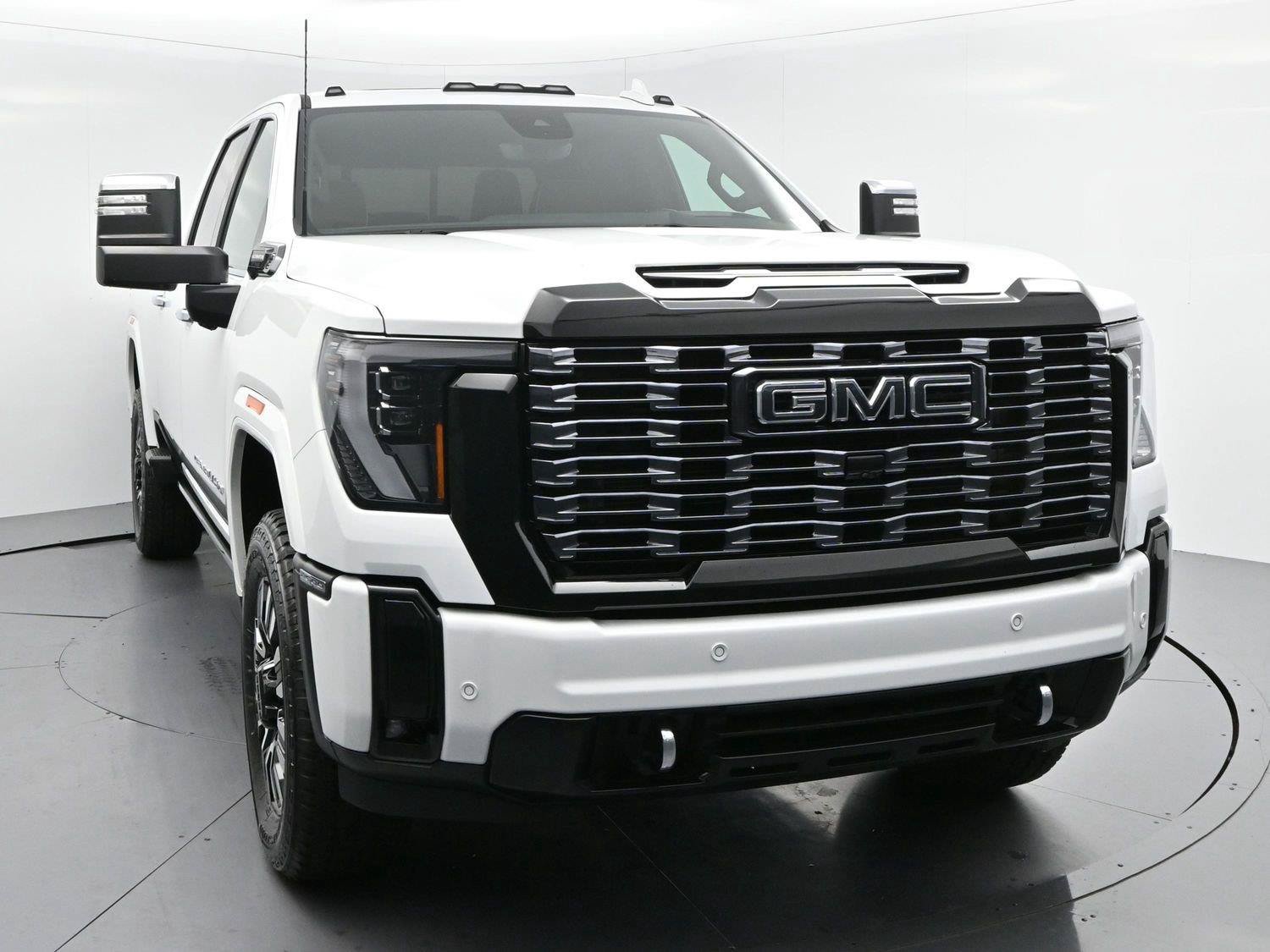 Used 2025 GMC Sierra 2500 Denali Ultimate AWD/4WD image 2