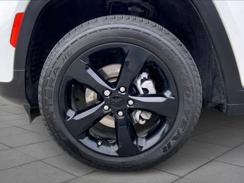 Certified 2023 Jeep Grand Cherokee Altitude image 10