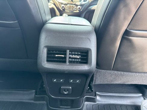 Used 2019 Chevrolet Equinox Premier FWD image 22