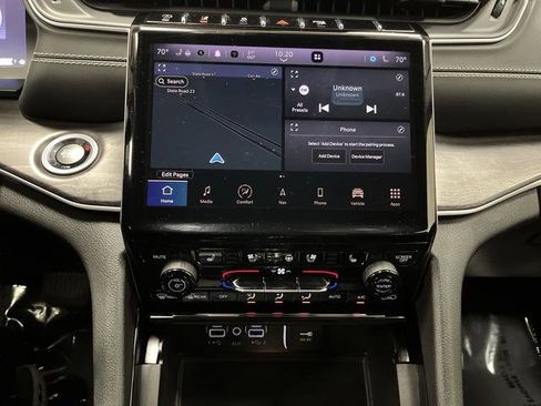 Used 2023 Jeep Grand Cherokee Limited w/ Luxury Tech Group II image 8