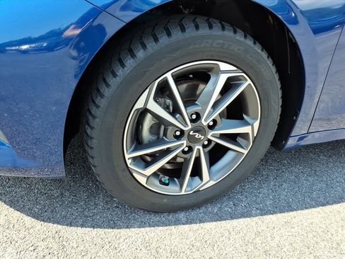 Used 2023 Kia Forte LXS w/ LXS Technology Package FWD image 12
