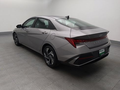 Used 2025 Hyundai Elantra Limited FWD image 5