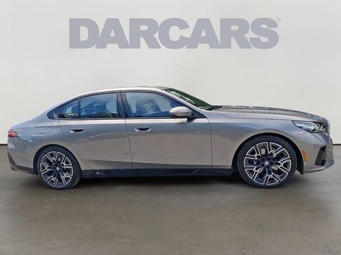 Used 2026 BMW 530i xDrive w/ M Sport Package AWD/4WD image 7