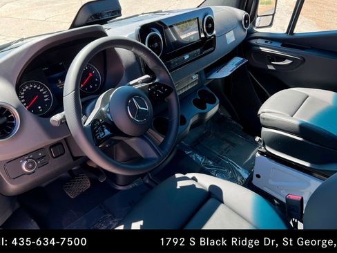 Used 2025 Mercedes-Benz Sprinter 2500 image 14
