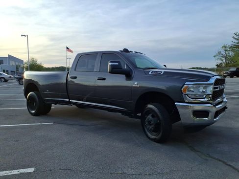 Used 2024 RAM 3500 Tradesman w/ Chrome Appearance Group AWD/4WD image 5