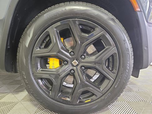 Used 2024 Rivian R1S Adventure AWD/4WD image 11