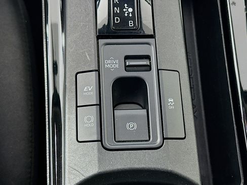 Used 2023 Toyota Prius LE image 24