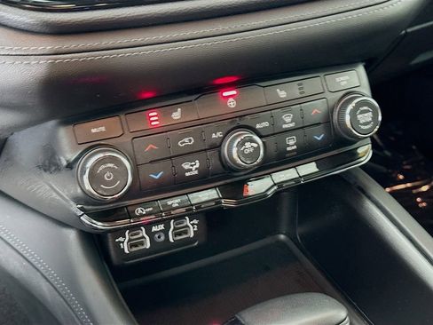 Certified 2024 Dodge Durango SXT image 25