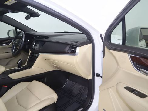 Used 2018 Cadillac XT5 Luxury w/ Driver Awareness Package FWD image 43