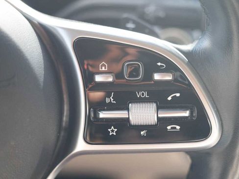 Certified 2022 Mercedes-Benz GLA 250 4MATIC image 40