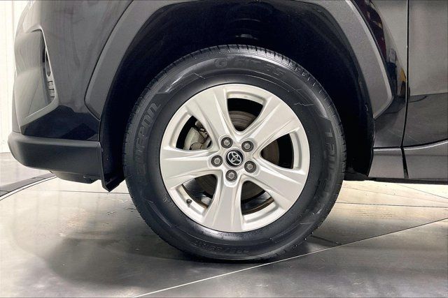 Certified 2020 Toyota RAV4 XLE w/ Convenience Package AWD/4WD image 10