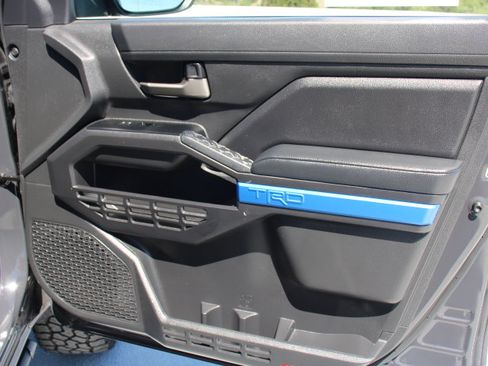 Used 2025 Toyota Tacoma TRD Sport image 19