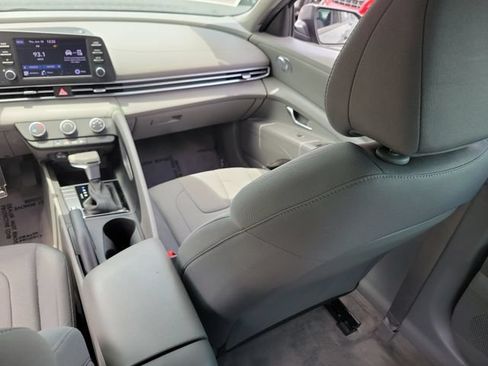 Certified 2023 Hyundai Elantra SE FWD image 14