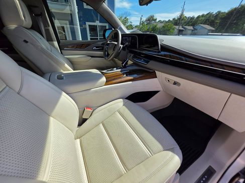 Used 2022 Cadillac Escalade ESV Sport Platinum w/ LPO, ONYX Package AWD/4WD image 43