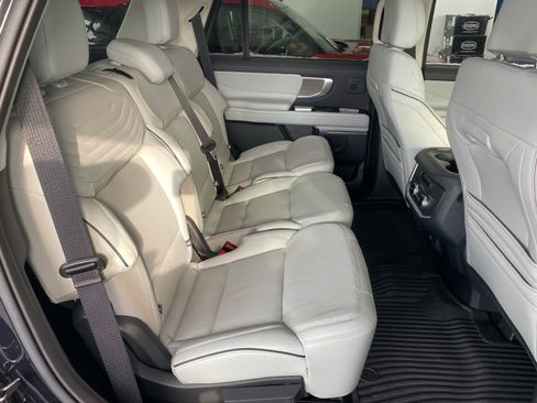 Used 2025 Ford Expedition Platinum w/ Platinum Ultimate Package image 20