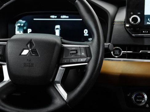 Used 2022 Mitsubishi Outlander SEL image 16