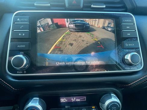 Used 2020 Nissan Versa SR image 20