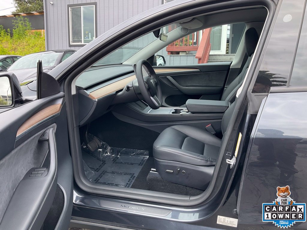 Used 2024 Tesla Model Y 2WD image 13