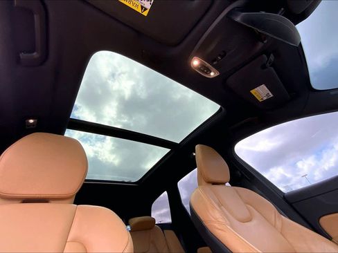 Used 2020 Volvo XC60 T5 Momentum image 14