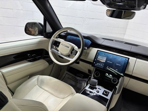Used 2023 Land Rover Range Rover SE image 32
